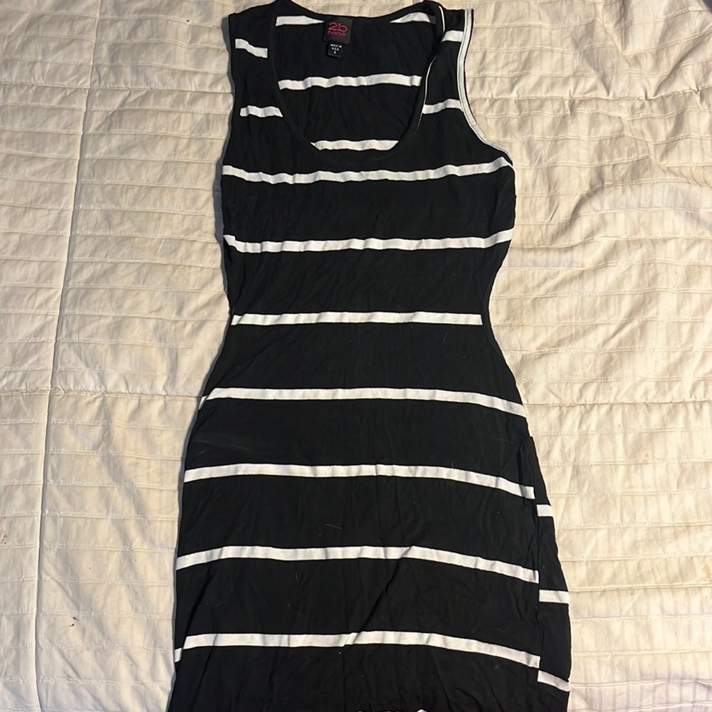 Only worn one time super cute open back